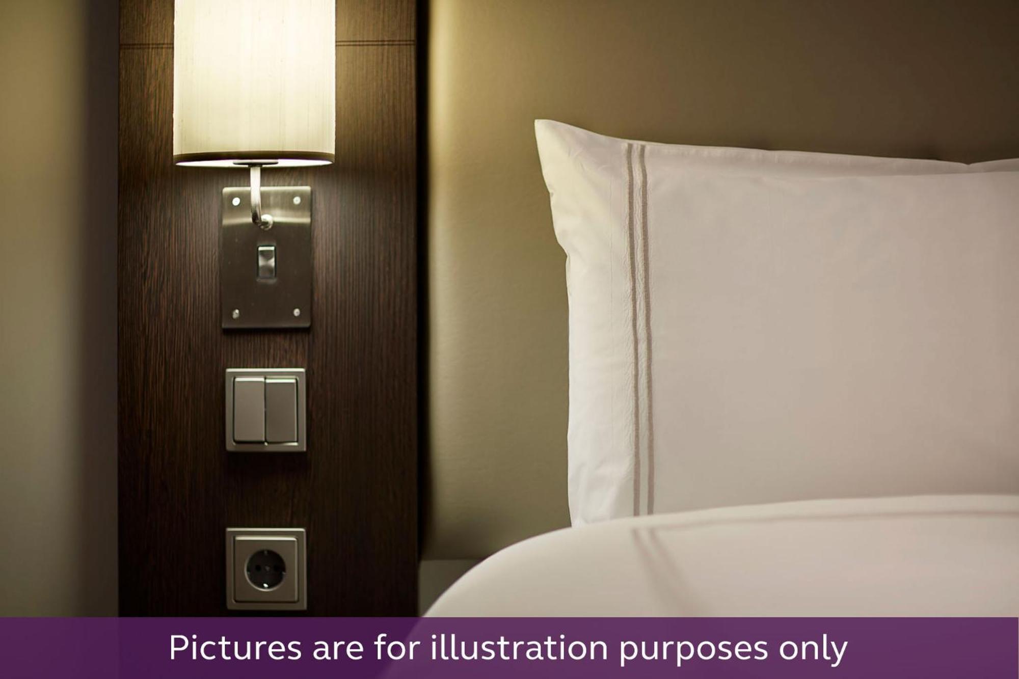 Premier Inn Duesseldorf City Centre Экстерьер фото