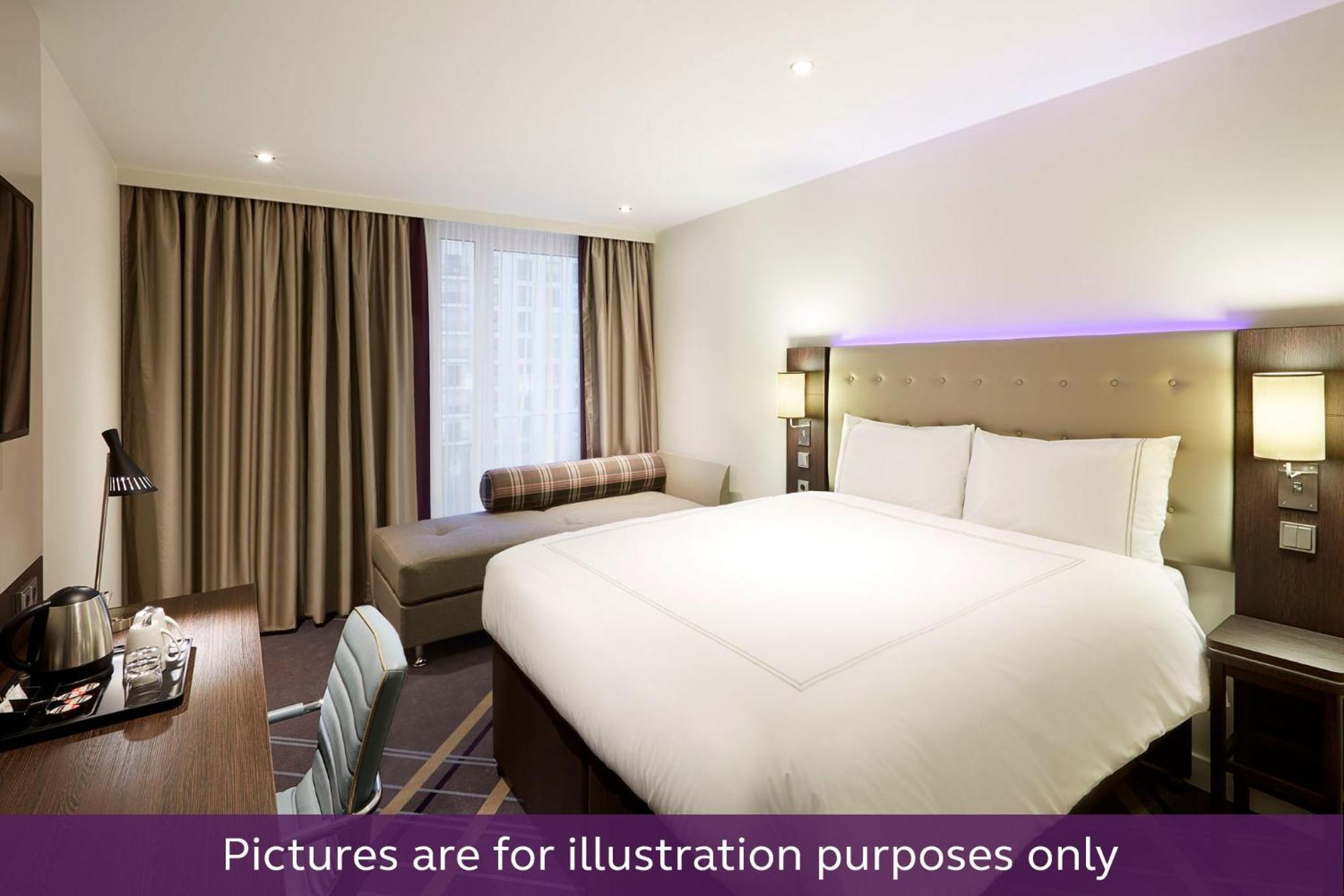 Premier Inn Duesseldorf City Centre Экстерьер фото
