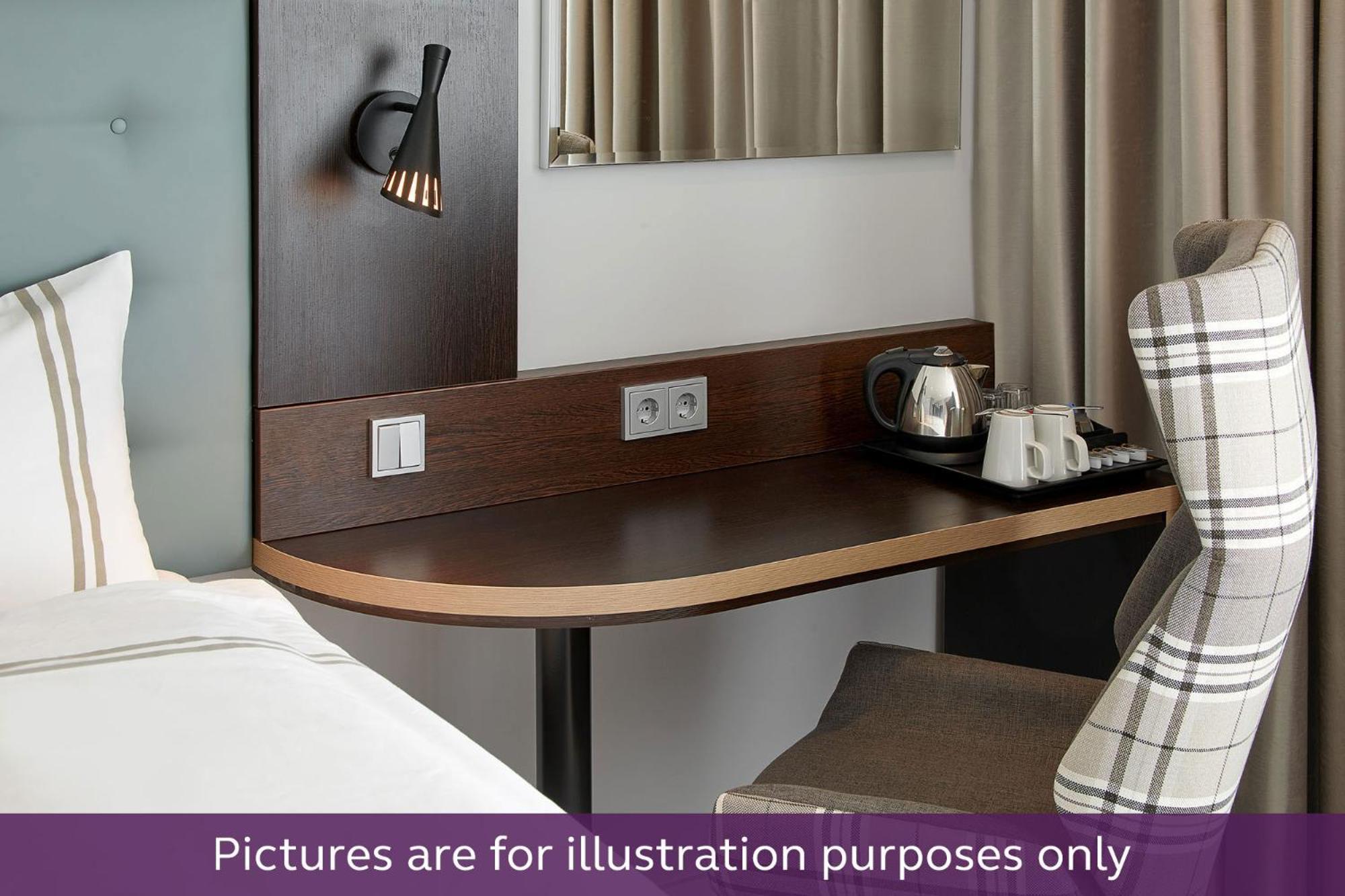 Premier Inn Duesseldorf City Centre Экстерьер фото