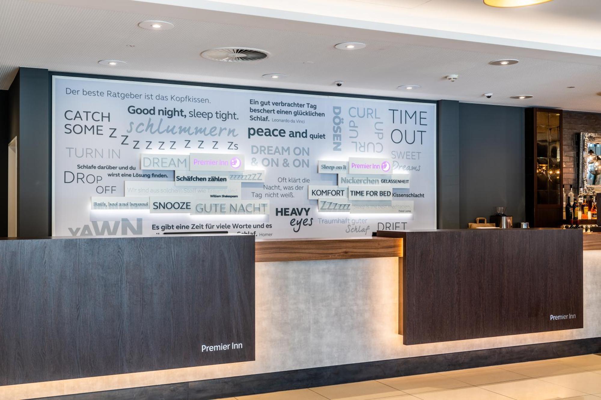 Premier Inn Duesseldorf City Centre Экстерьер фото