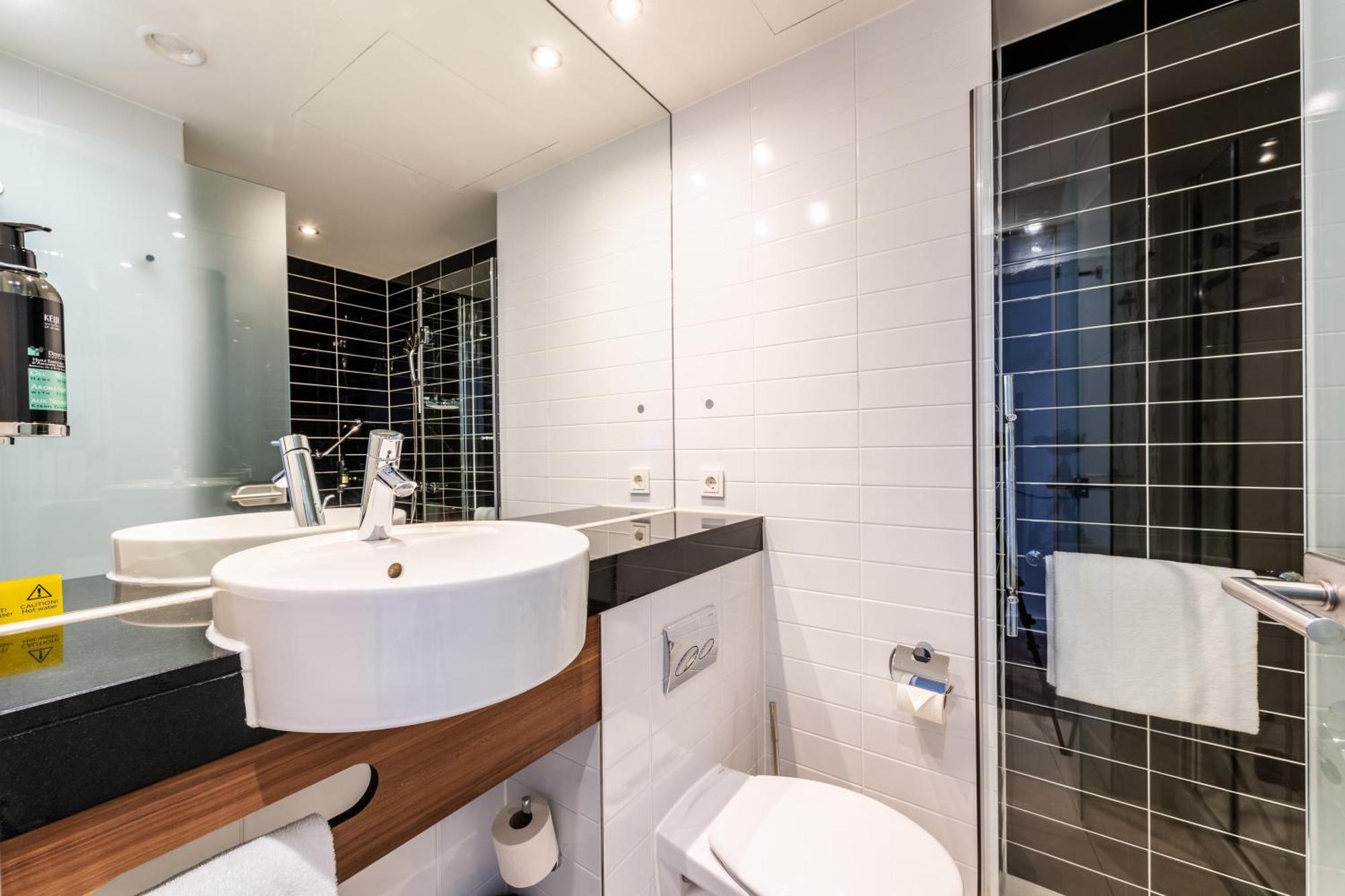 Premier Inn Duesseldorf City Centre Экстерьер фото